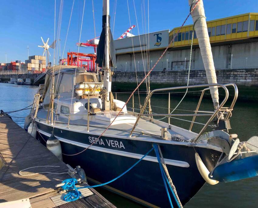 Готель Cozy Lisbon Marina Sleepaboard - Sail Away Екстер'єр фото