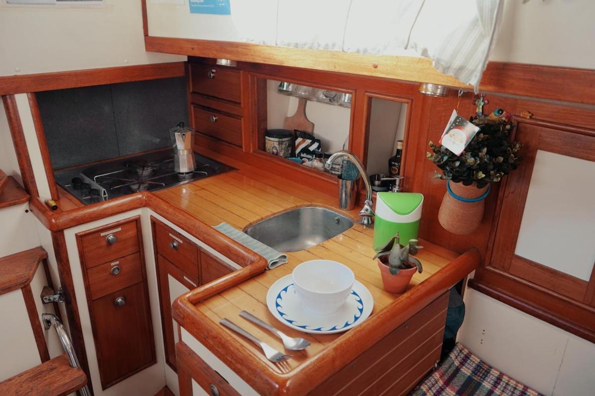 Готель Cozy Lisbon Marina Sleepaboard - Sail Away Екстер'єр фото