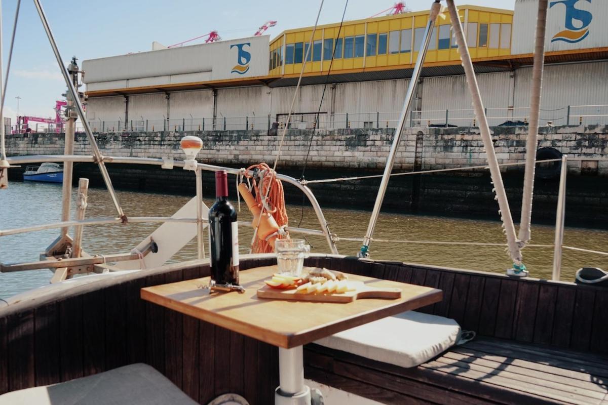 Готель Cozy Lisbon Marina Sleepaboard - Sail Away Екстер'єр фото